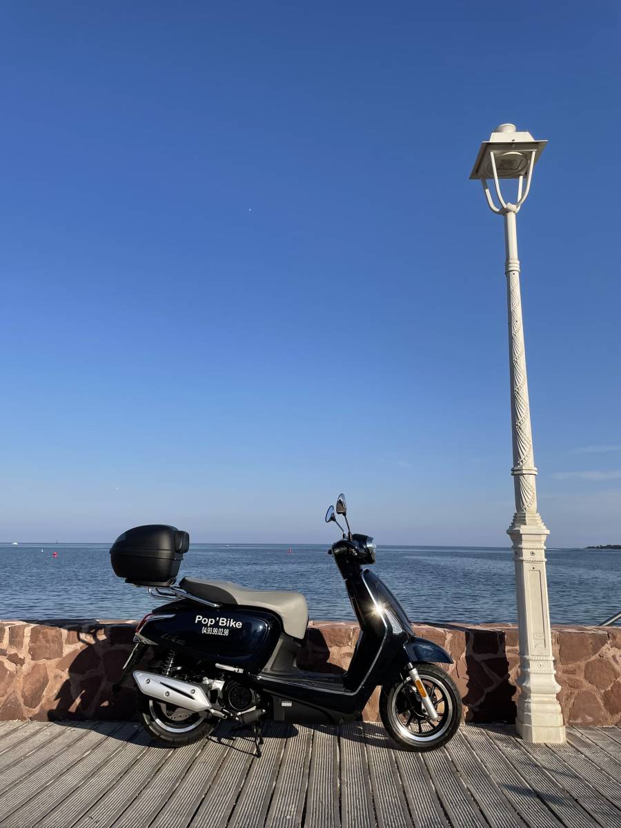 Louer un scooter à Cannes pas cher